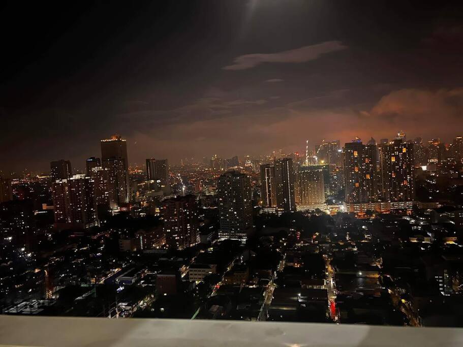 Breeze Residences - 1Br Unit With Balcony -Top Floor Manila Esterno foto