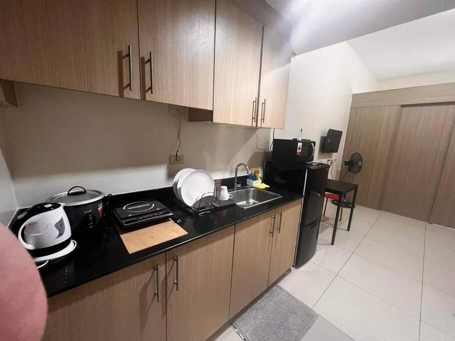 Breeze Residences - 1Br Unit With Balcony -Top Floor Manila Esterno foto