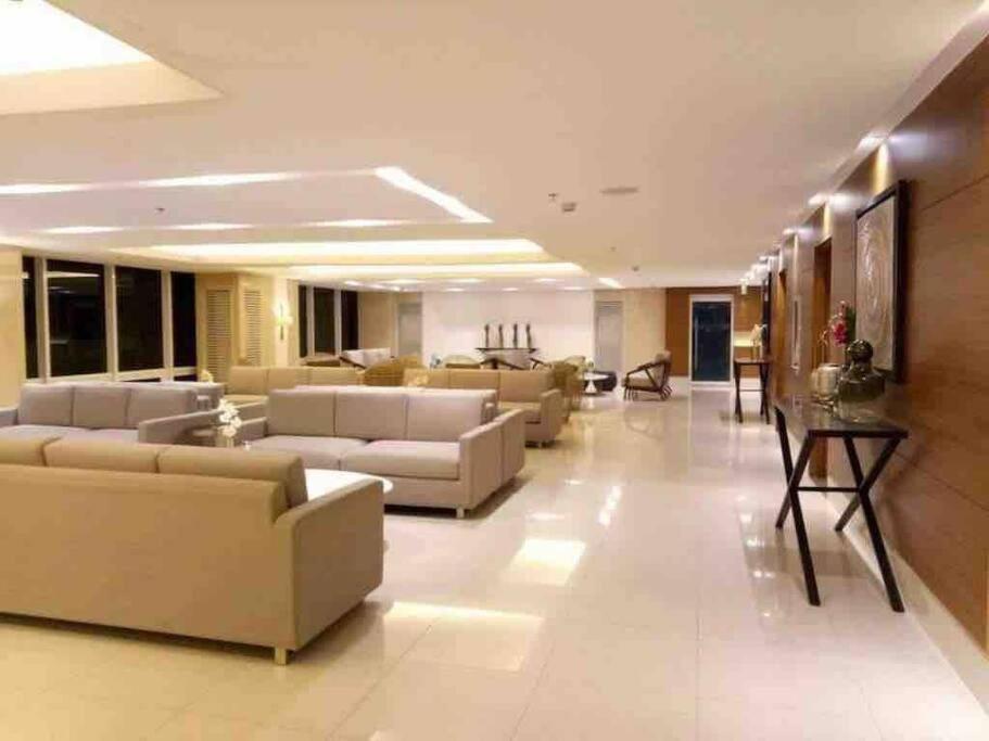 Breeze Residences - 1Br Unit With Balcony -Top Floor Manila Esterno foto