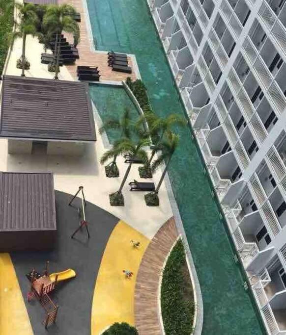 Breeze Residences - 1Br Unit With Balcony -Top Floor Manila Esterno foto