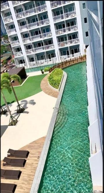 Breeze Residences - 1Br Unit With Balcony -Top Floor Manila Esterno foto