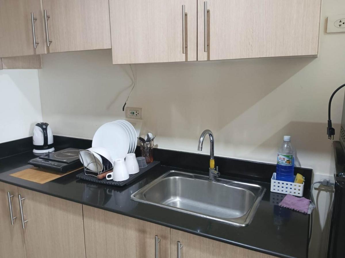 Breeze Residences - 1Br Unit With Balcony -Top Floor Manila Esterno foto