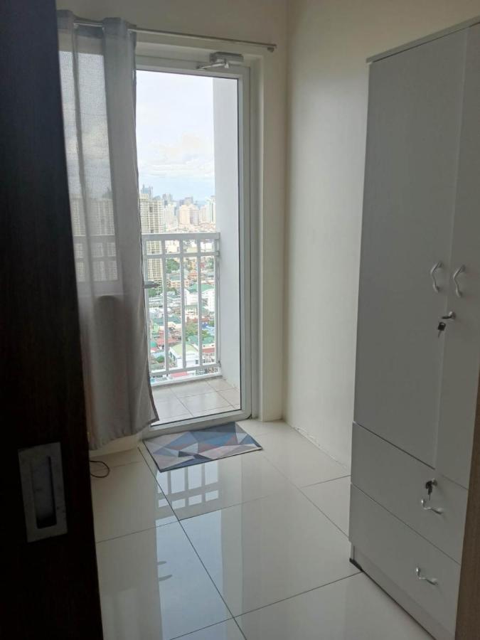 Breeze Residences - 1Br Unit With Balcony -Top Floor Manila Esterno foto