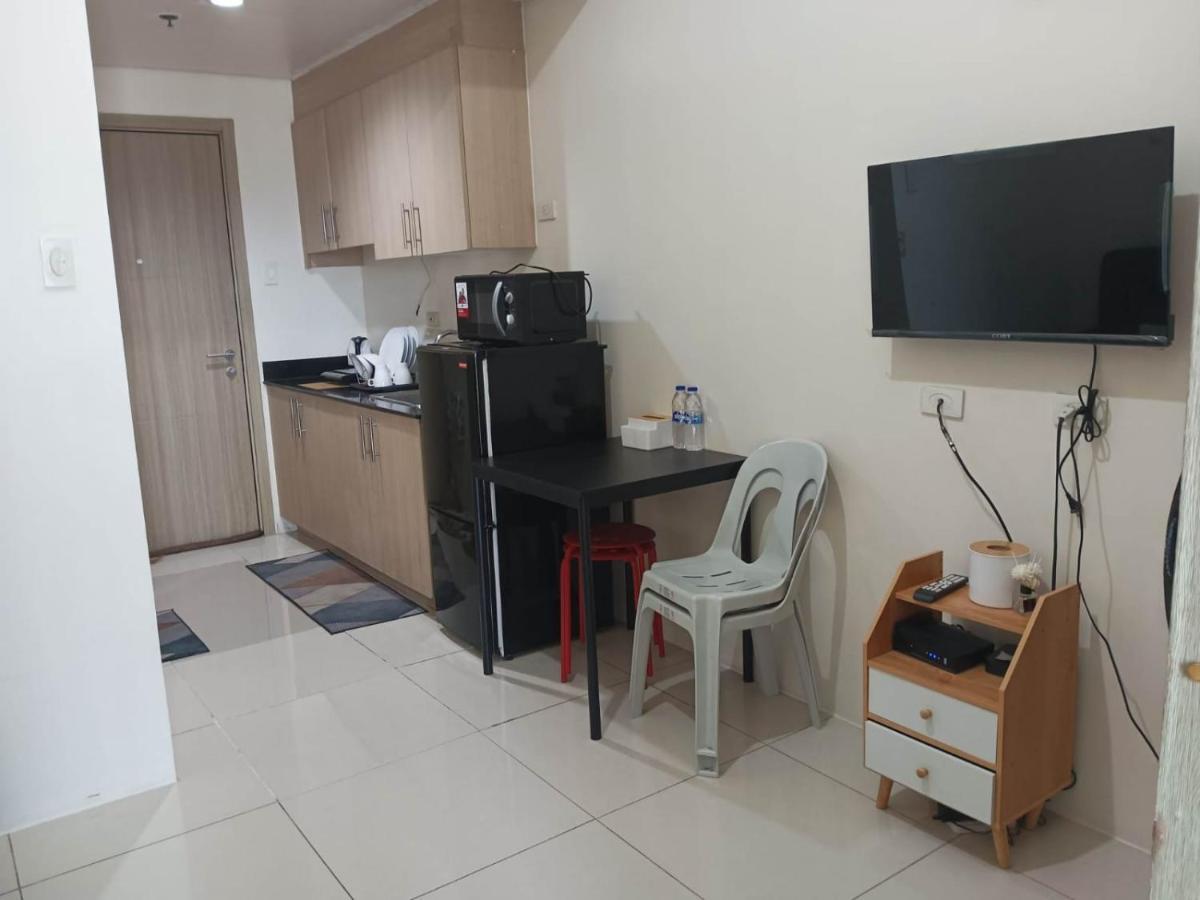 Breeze Residences - 1Br Unit With Balcony -Top Floor Manila Esterno foto